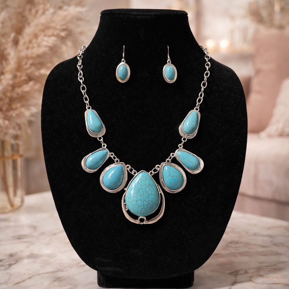 NEW✨ Boutique Turquoise Statement Necklace & Earrings Set Boho Western Silver